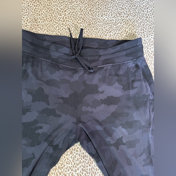 Lululemon Ready to Rulu Straight Leg Grey Camo Lounge Pants - Picture 4 of 5